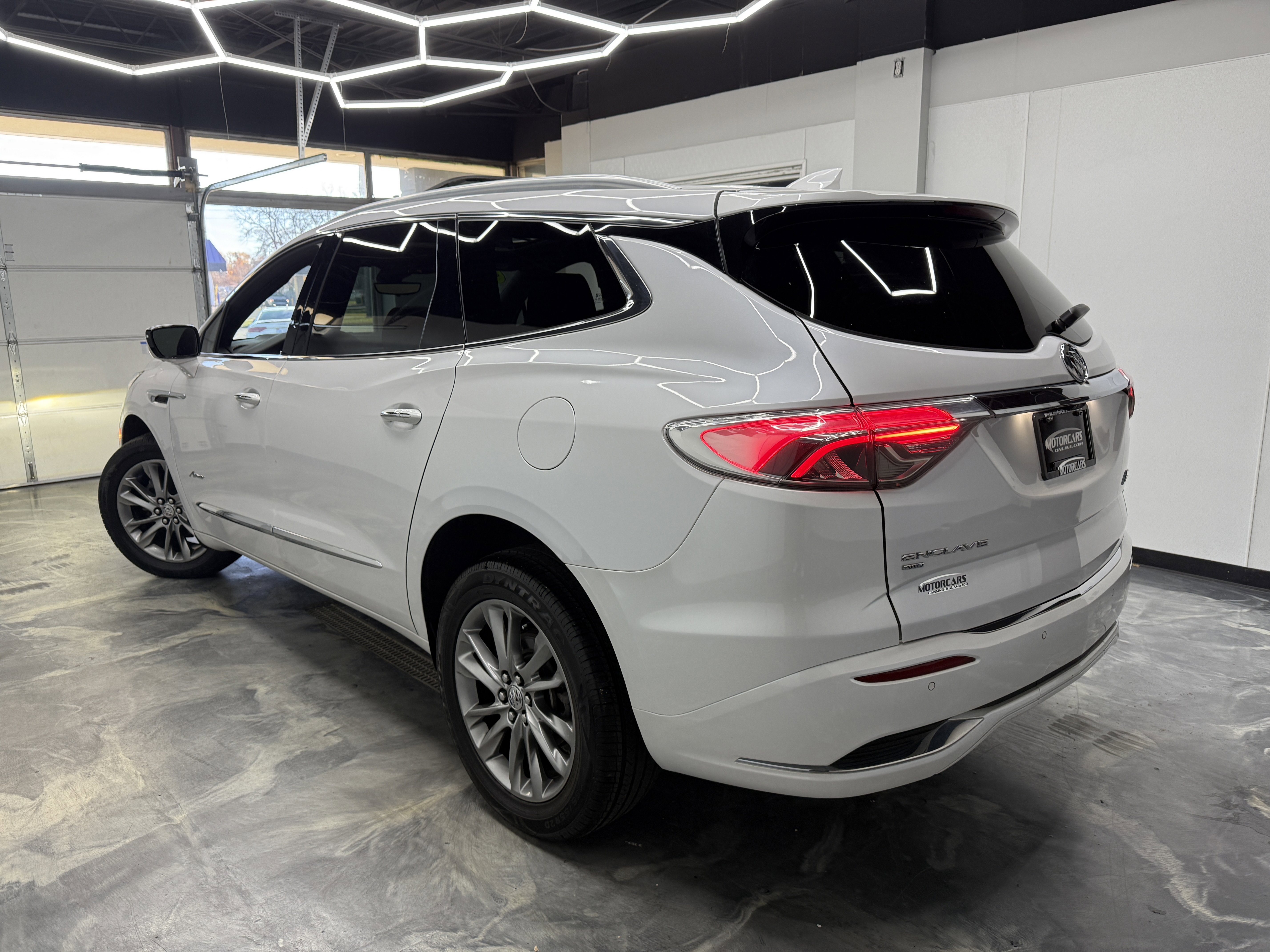 Used 2023 Buick Enclave Avenir image 3