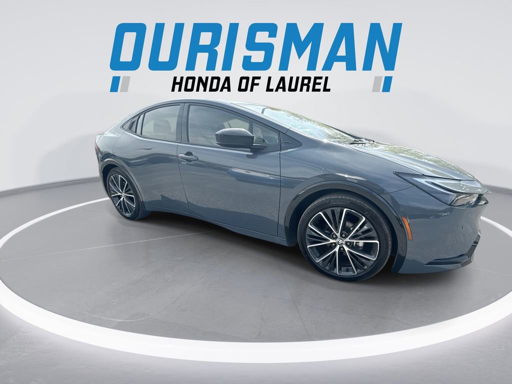 Used 2025 Toyota Prius XLE FWD image 2