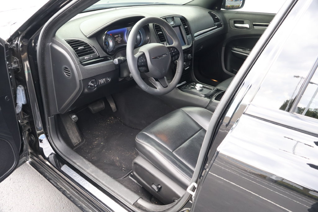 Used 2023 Chrysler 300 S w/ Comfort Group RWD image 10