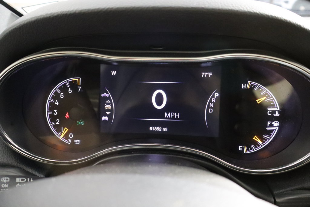 Used 2020 Jeep Grand Cherokee Laredo AWD/4WD image 11