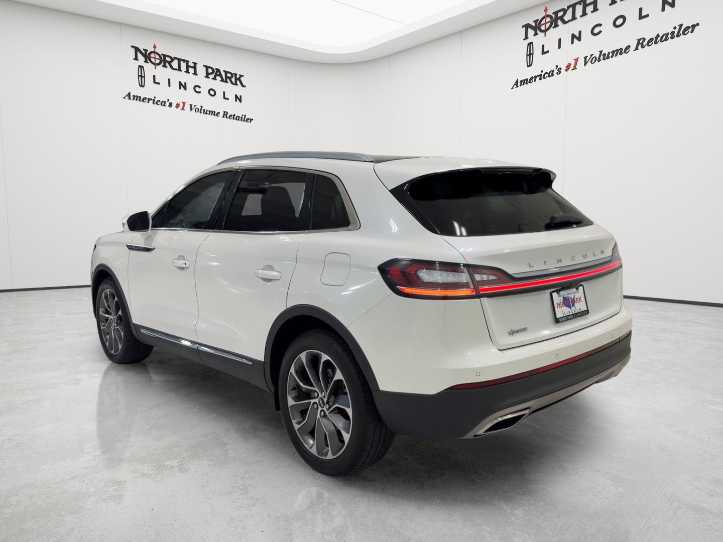 Certified 2022 Lincoln Nautilus Reserve FWD image 7