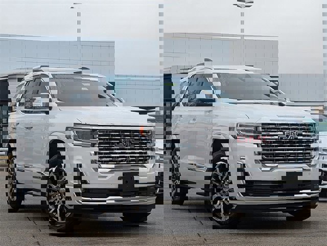 Used 2022 GMC Acadia Denali w/ Denali Ultimate Package image 2