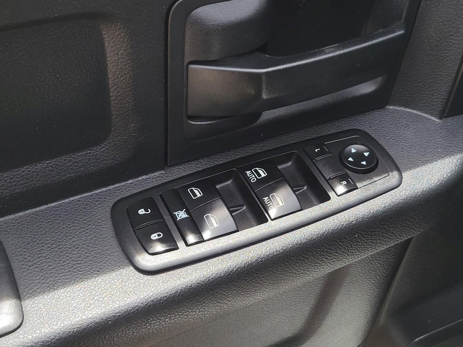 Used 2013 RAM 2500 Tradesman w/ Chrome Appearance Group RWD image 21