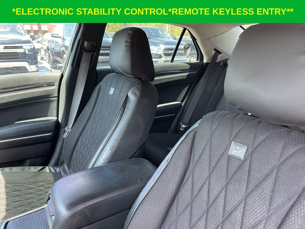 Used 2019 Chrysler 300 Touring w/ Sport Appearance Package image 12