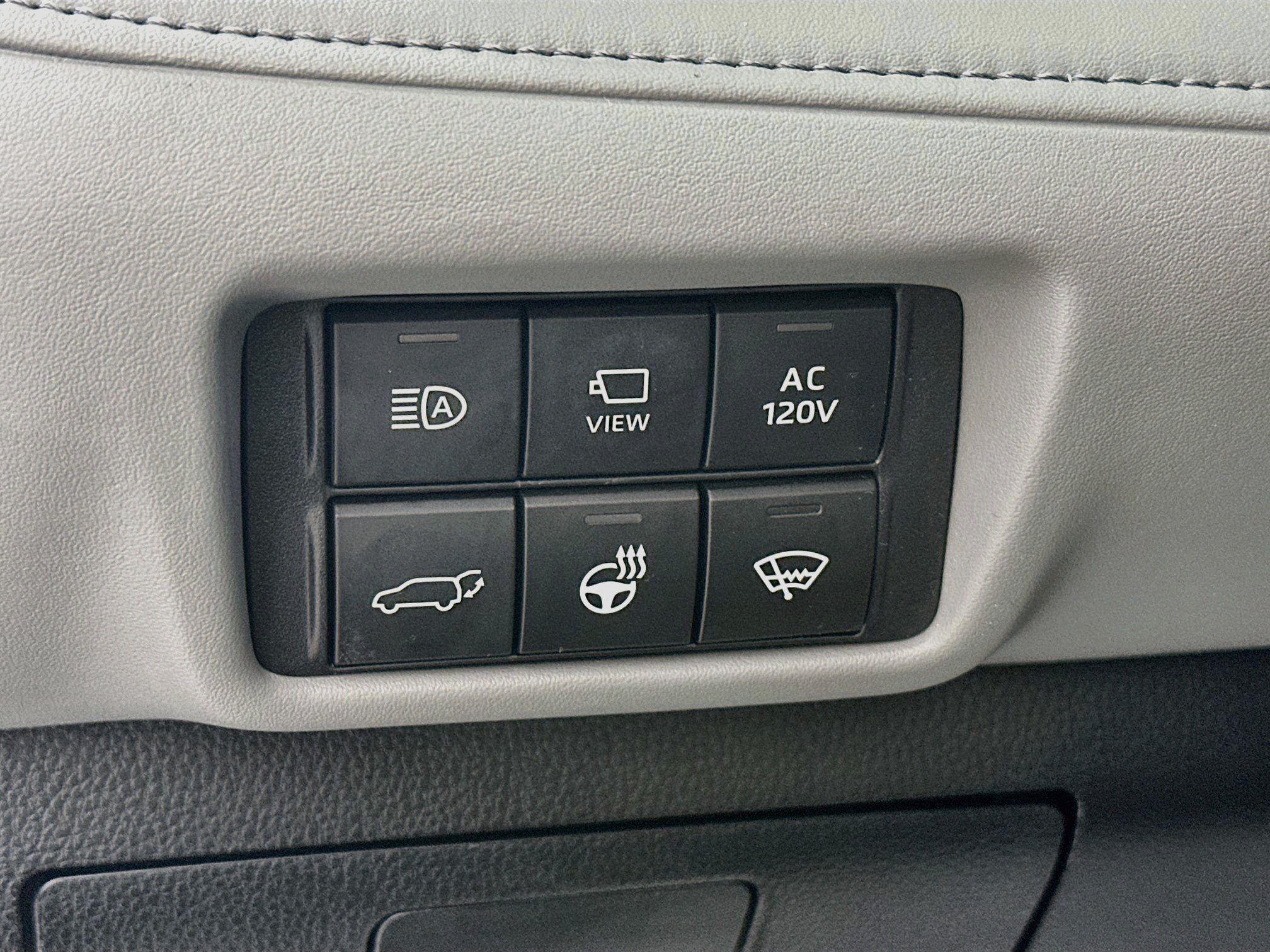 Certified 2020 Toyota Highlander Limited w/ Protection Package #3 AWD/4WD image 10