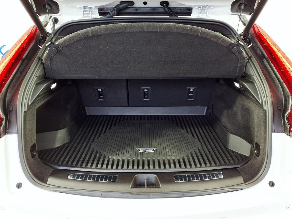 Used 2024 Cadillac XT4 Premium Luxury w/ LPO, Floor Liner Package FWD image 9