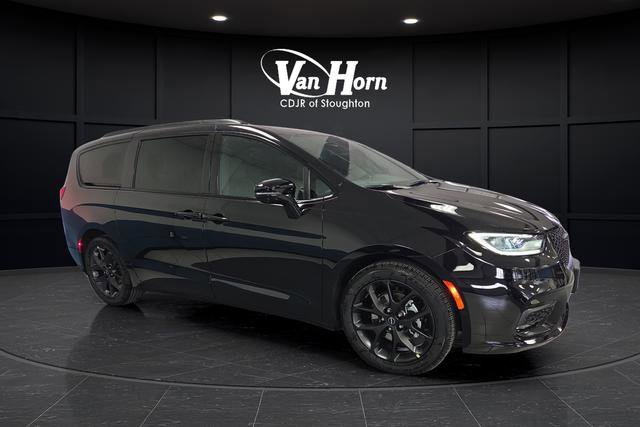 New 2026 Chrysler Pacifica Limited w/ S Appearance Package FWD image 1