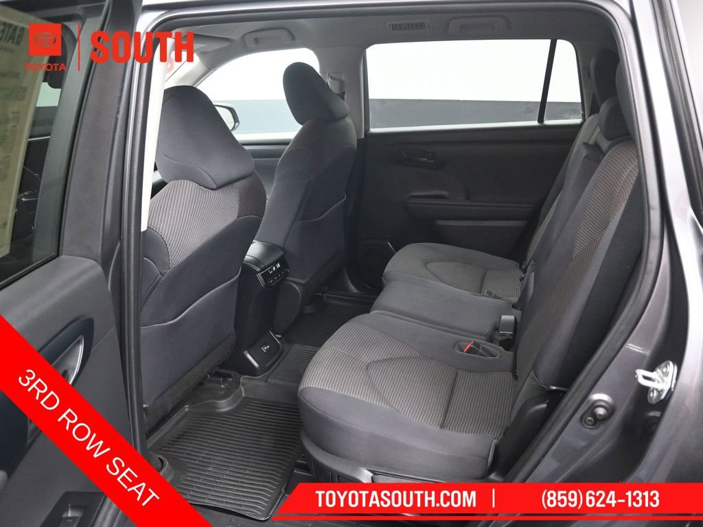 Used 2023 Toyota Highlander L FWD image 10