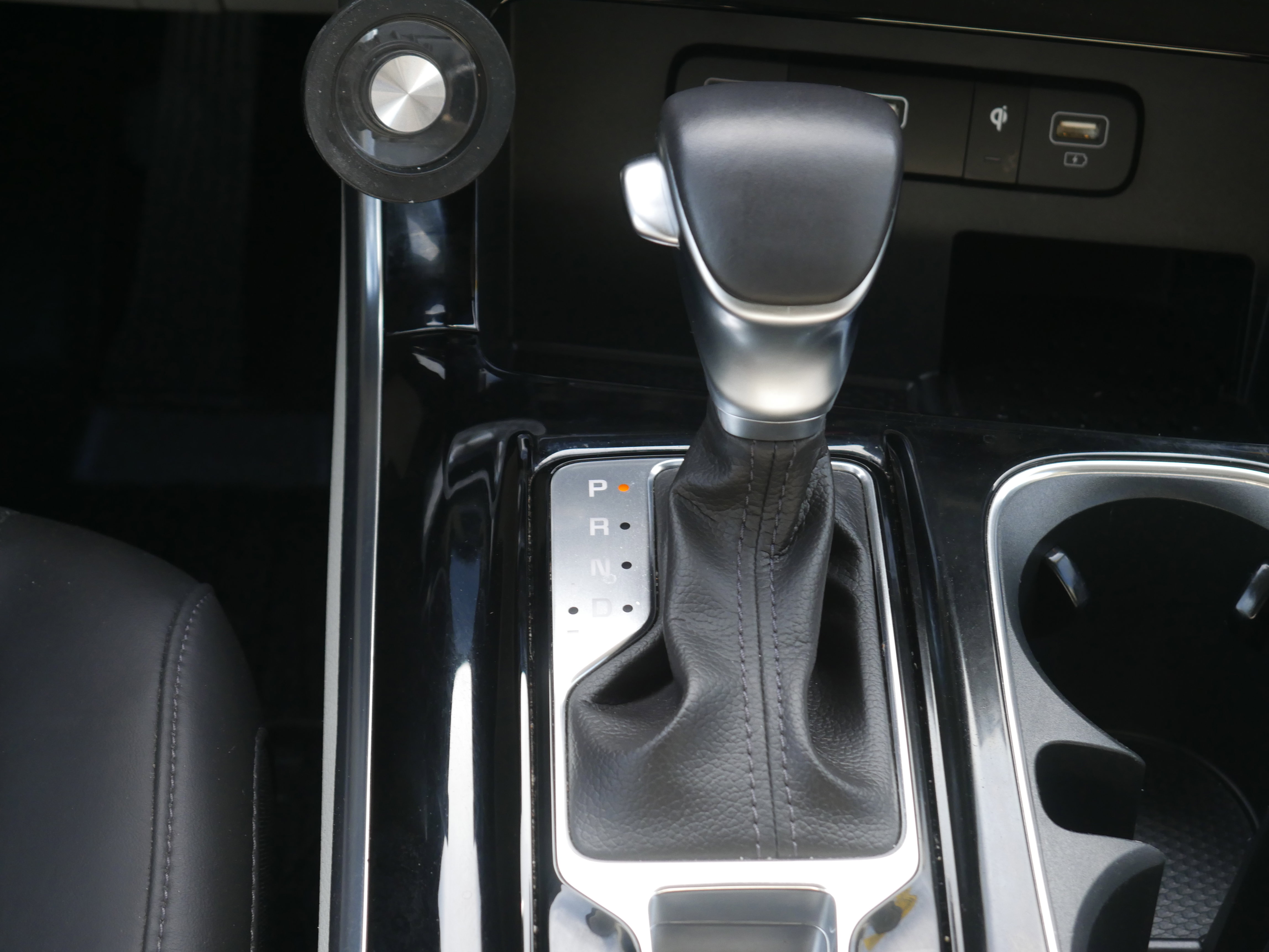 Used 2024 Kia Carnival EX FWD image 24
