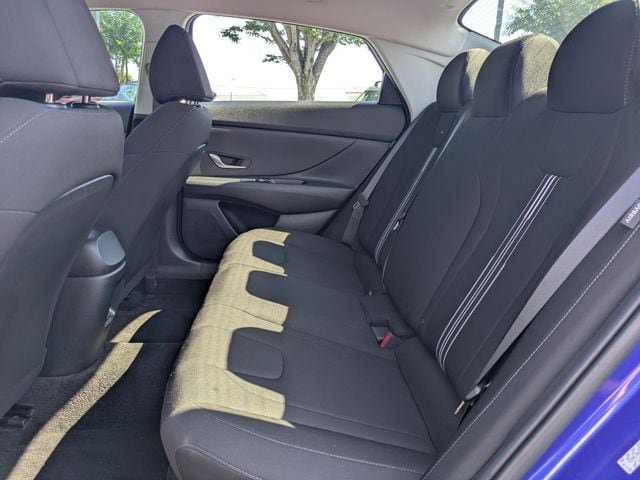 Used 2024 Hyundai Elantra SEL FWD image 13