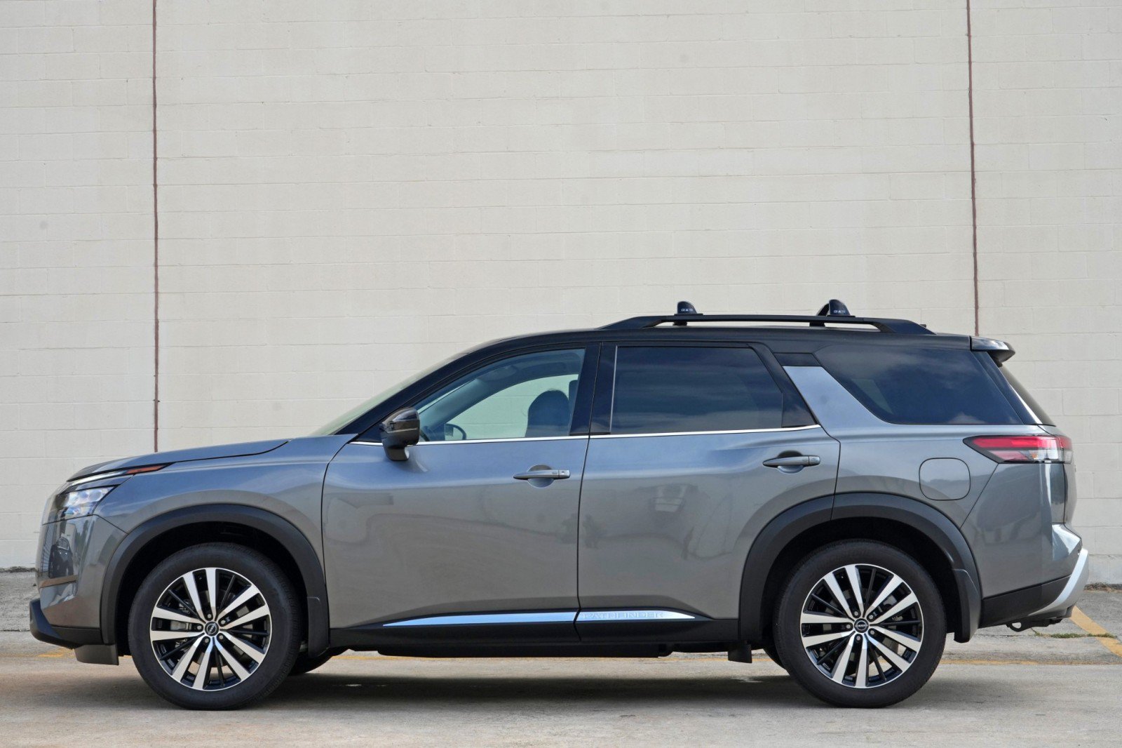 Used 2025 Nissan Pathfinder Platinum AWD/4WD image 52
