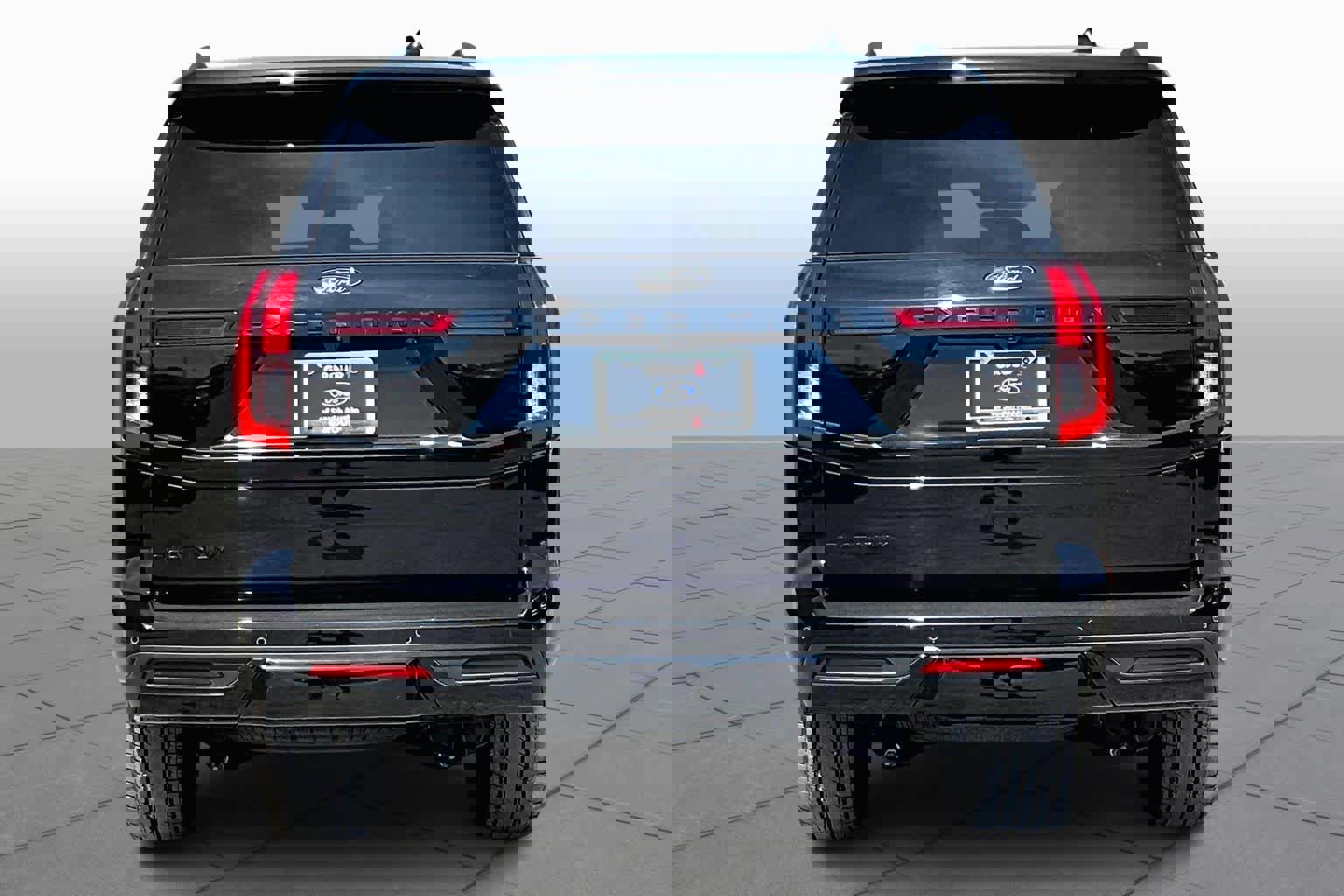 Certified 2025 Ford Expedition Platinum w/ Stealth Appearance Package image 5