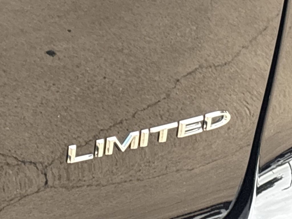 New 2026 Chrysler Pacifica Limited FWD image 9