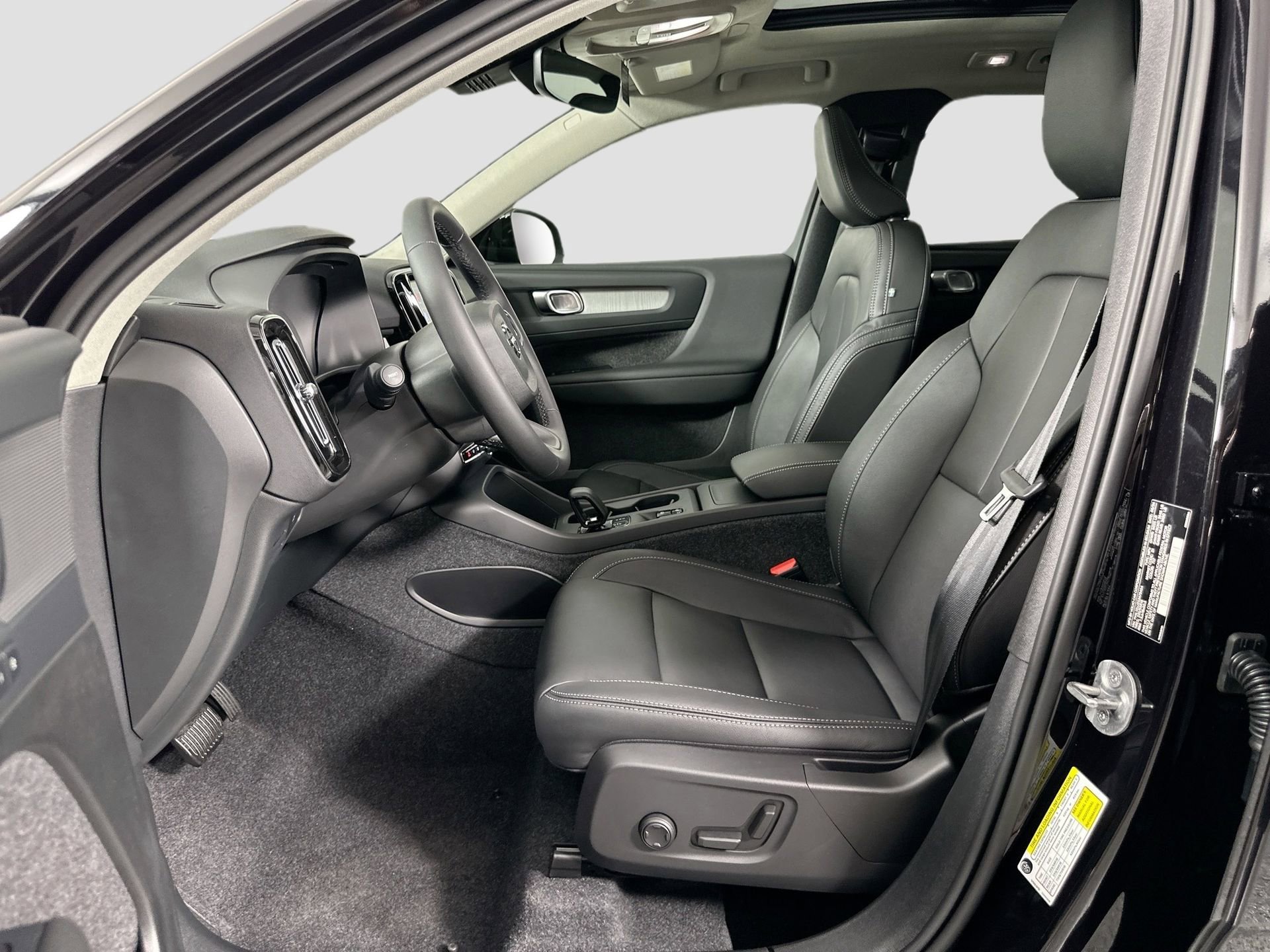 New 2025 Volvo XC40 B5 Core w/ Protection Package Premier image 15