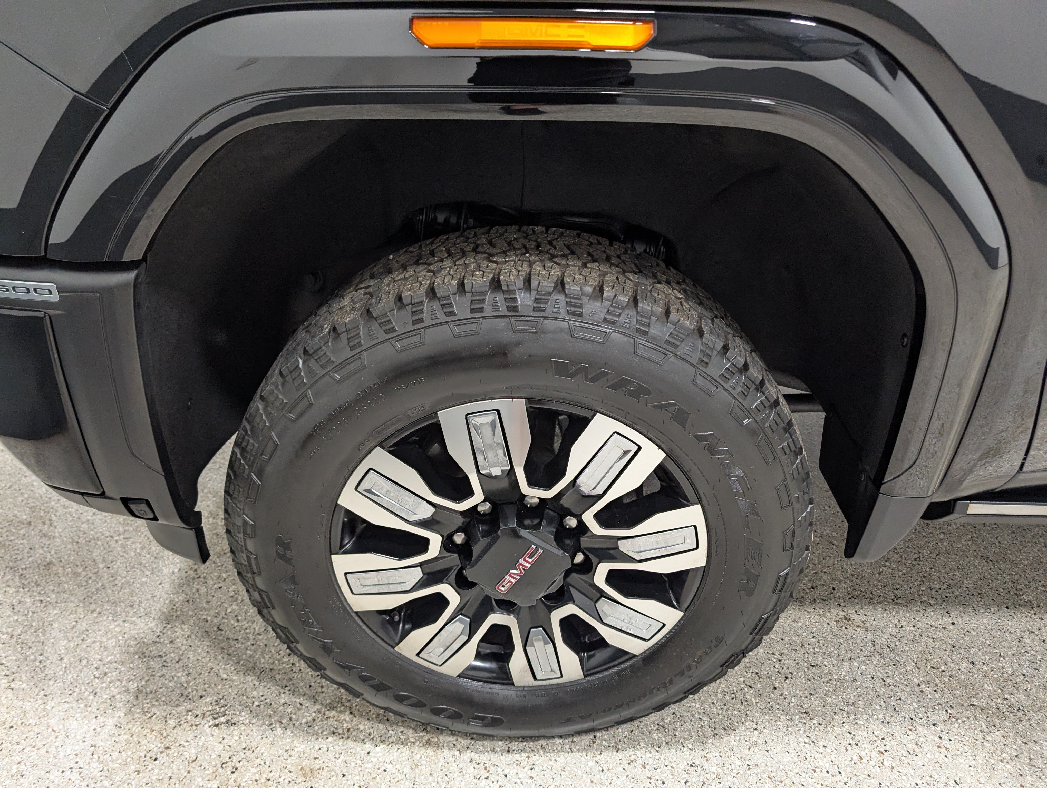 Used 2024 GMC Sierra 3500 Denali Ultimate AWD/4WD image 13