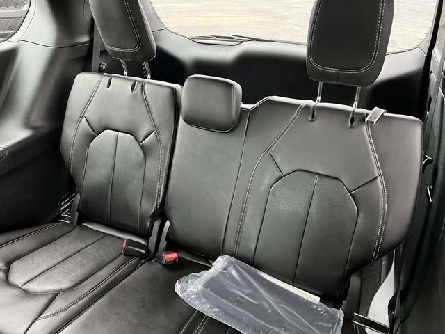 New 2026 Chrysler Pacifica Select w/ S Appearance Package AWD/4WD image 25