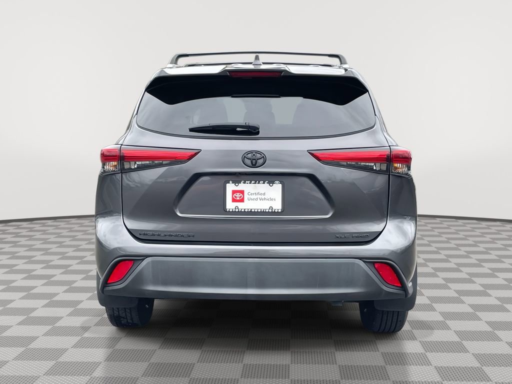 Certified 2022 Toyota Highlander XLE image 6