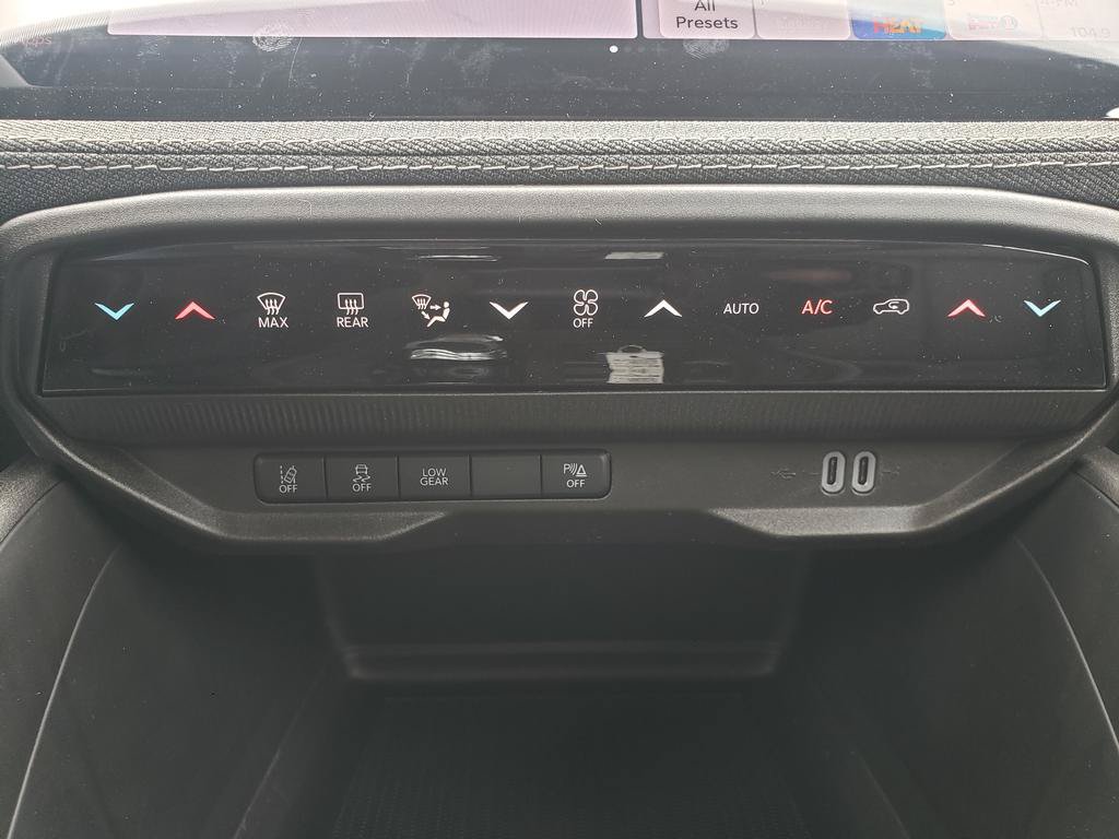 New 2026 Jeep Cherokee Laredo AWD/4WD image 17