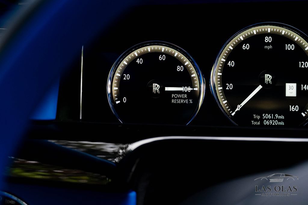 Used 2024 Rolls-Royce Phantom Sedan RWD image 36