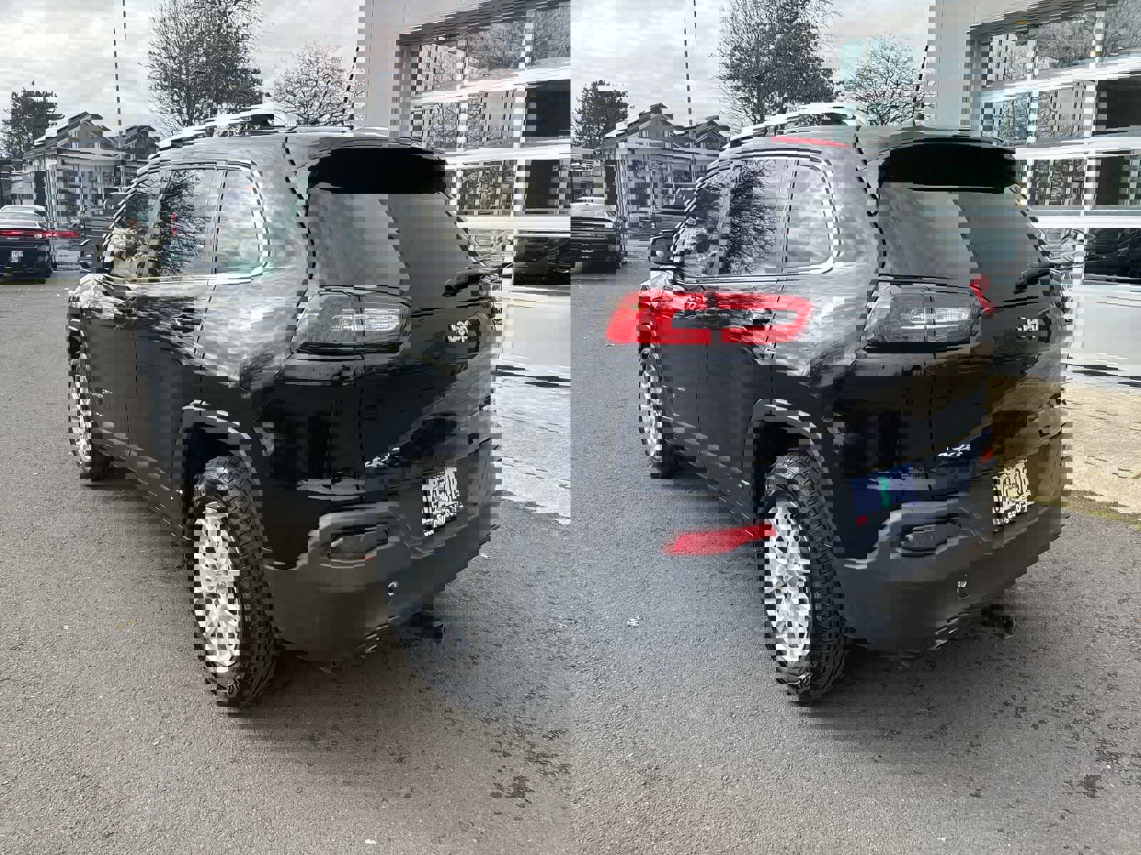 Certified 2018 Jeep Cherokee Latitude image 3