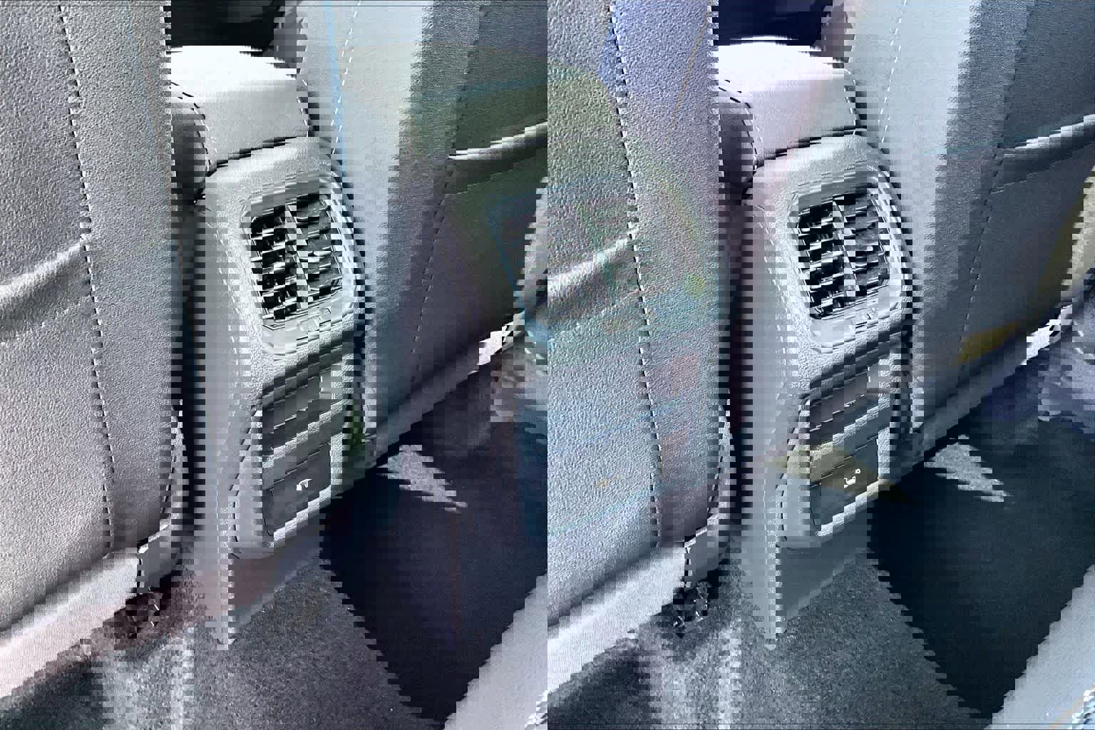 Used 2024 Volkswagen Taos SE image 34