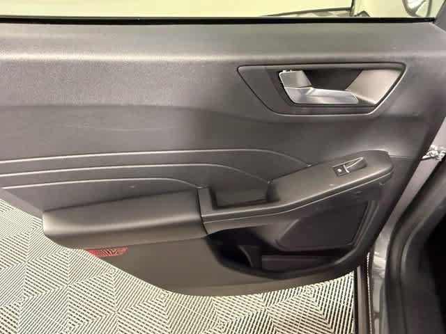 Used 2021 Ford Escape SE w/ SE Sport Appearance Package FWD image 41