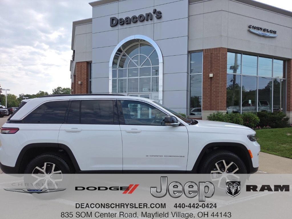 Certified 2025 Jeep Grand Cherokee Limited w/ Trailer Tow Package AWD/4WD image 1
