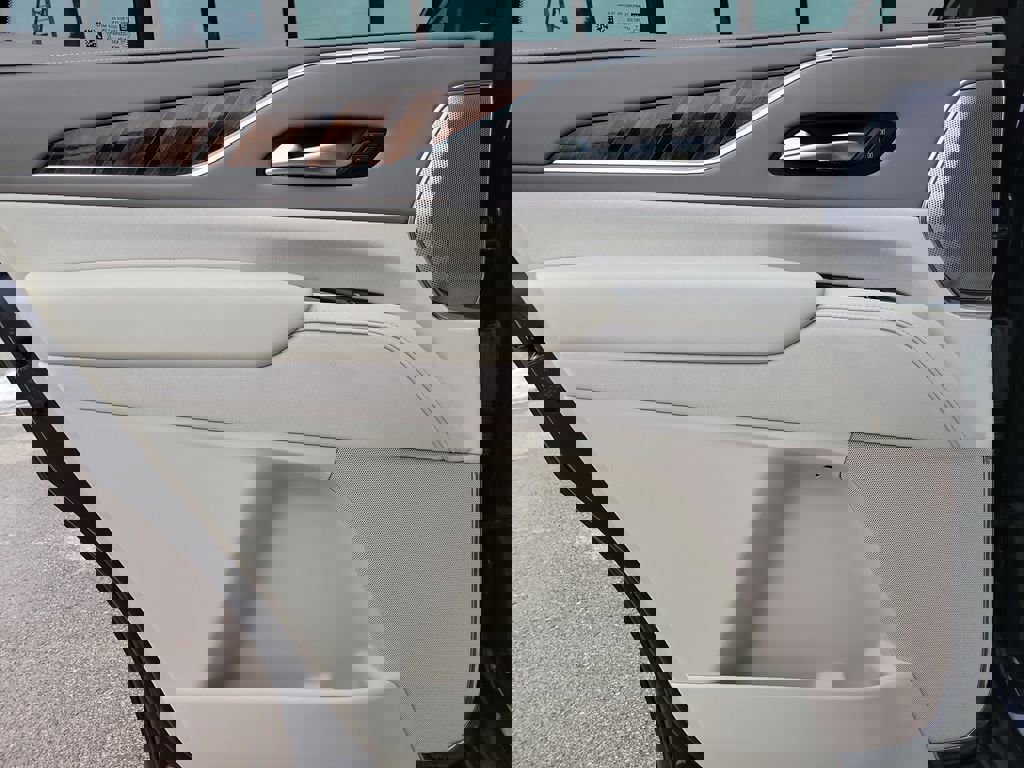 Certified 2022 Cadillac Escalade Premium Luxury Platinum image 10