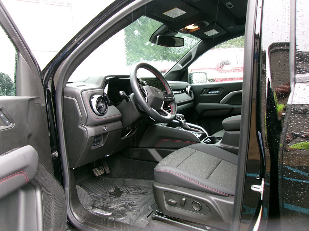 Used 2024 Chevrolet Colorado Z71 w/ Z71 Convenience Package 2 AWD/4WD image 13