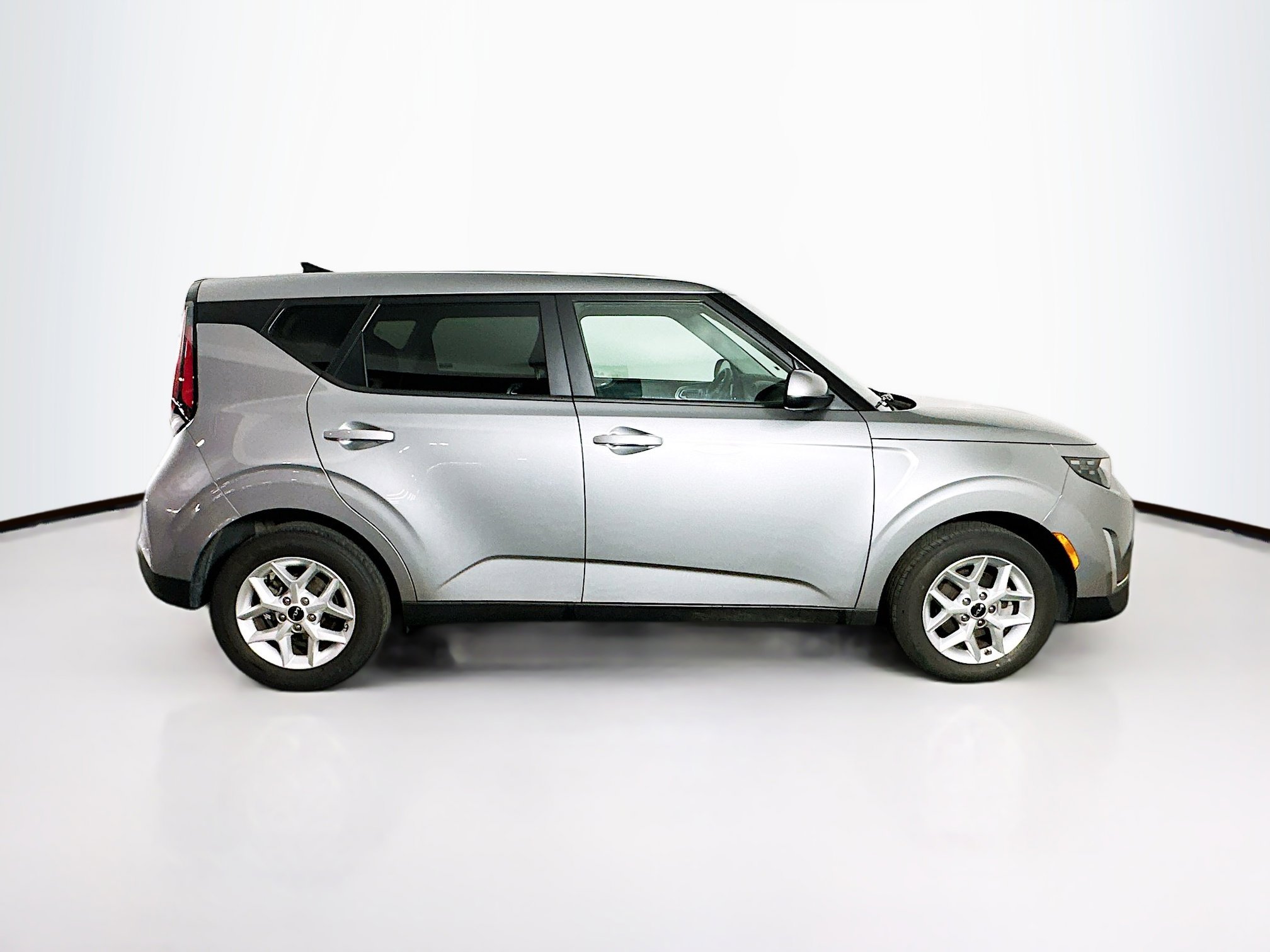 Used 2025 Kia Soul LX w/ LX Technology Package FWD image 10