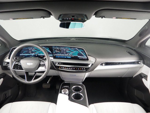 Used 2024 Cadillac Lyriq AWD Luxury image 3