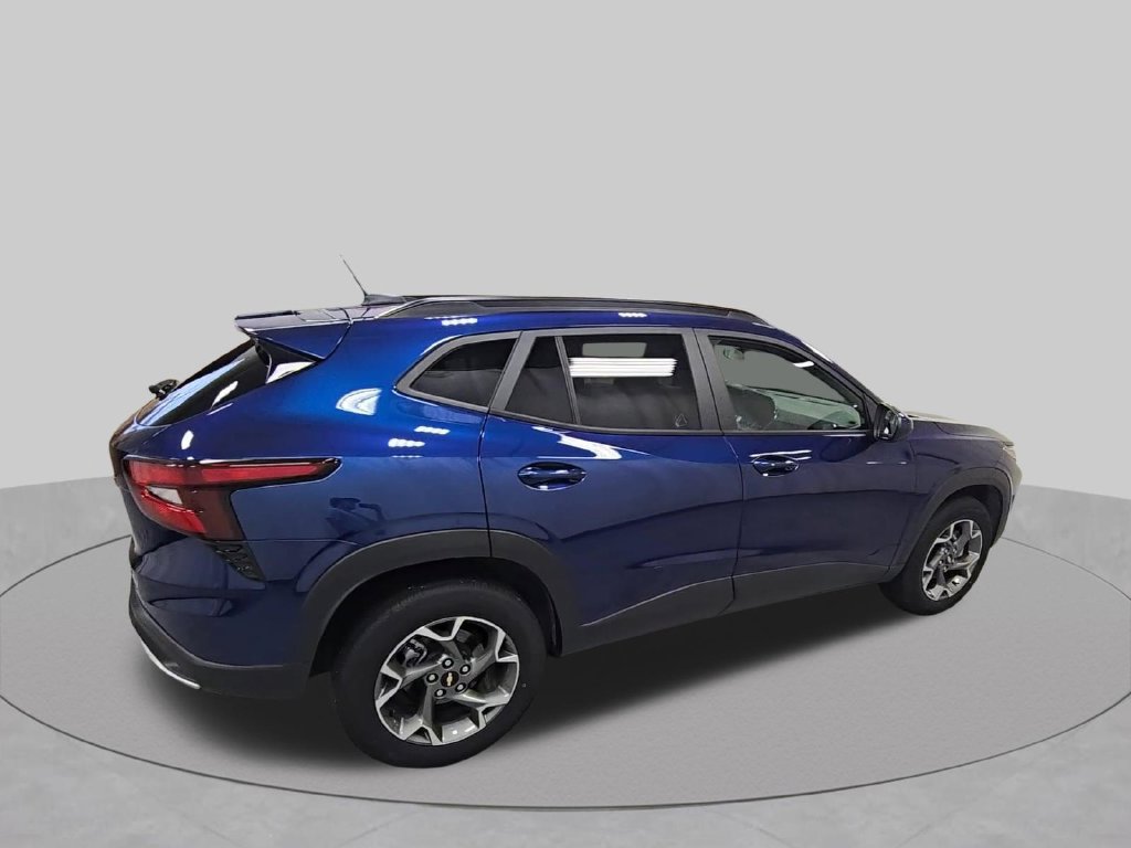 Certified 2024 Chevrolet Trax LT w/ Driver Confidence Package FWD image 11