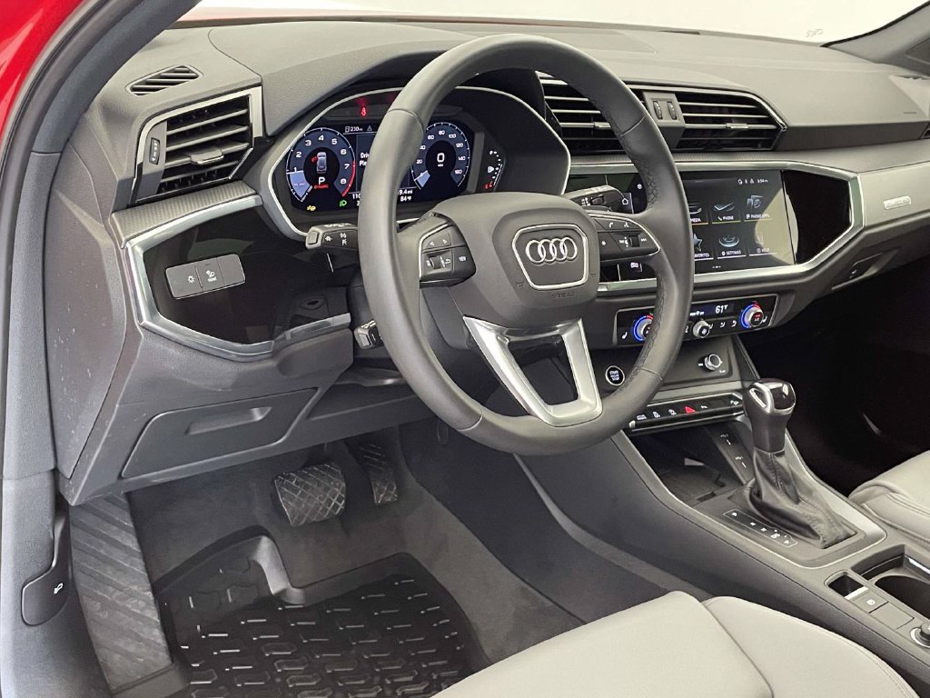 Certified 2025 Audi Q3 2.0T Premium w/ Convenience Package AWD/4WD image 4
