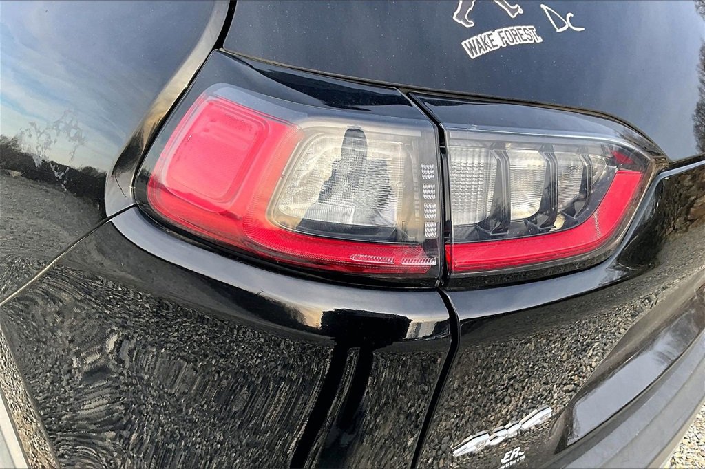 Used 2019 Jeep Cherokee Limited image 28