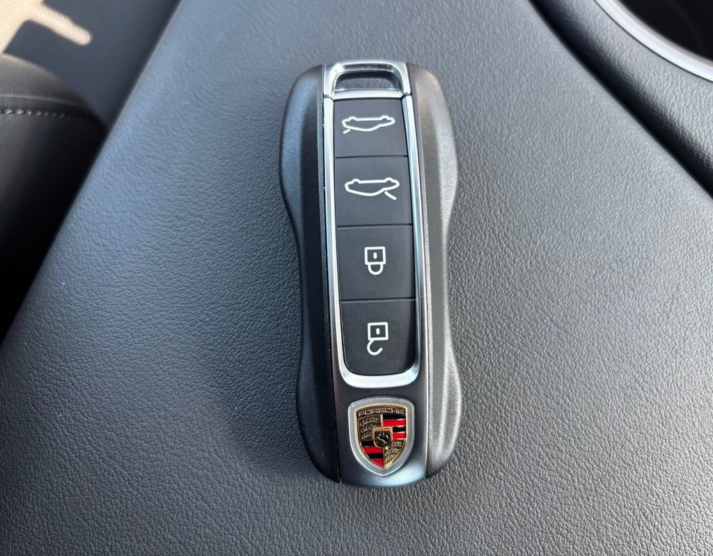 New 2026 Porsche Taycan 4S AWD/4WD image 34