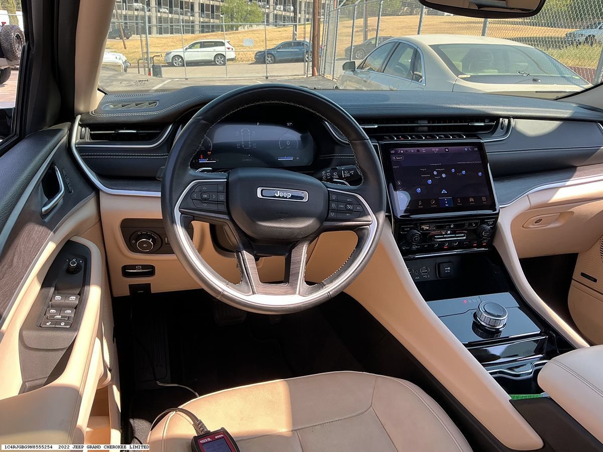 Used 2022 Jeep Grand Cherokee Limited RWD image 12