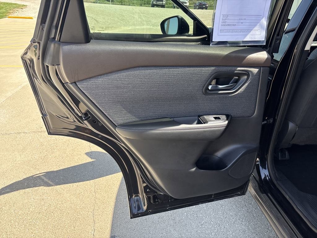 Used 2021 Nissan Rogue SV image 23