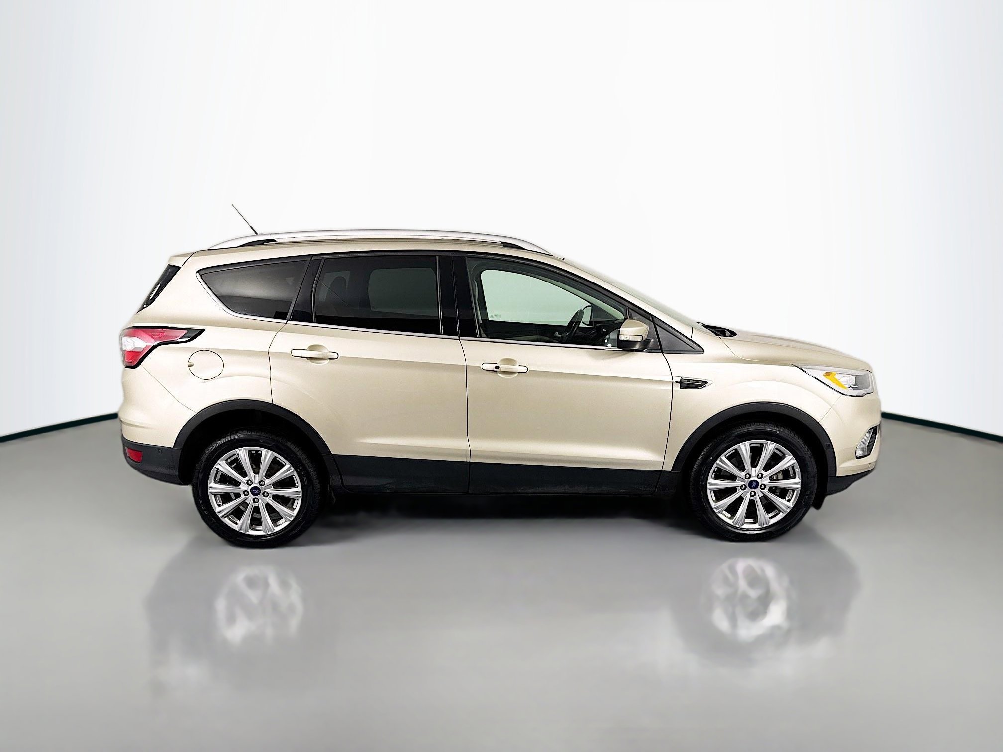 Used 2018 Ford Escape Titanium image 4