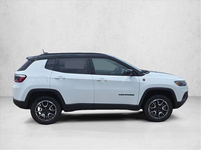 Used 2025 Jeep Compass Trailhawk AWD/4WD image 4