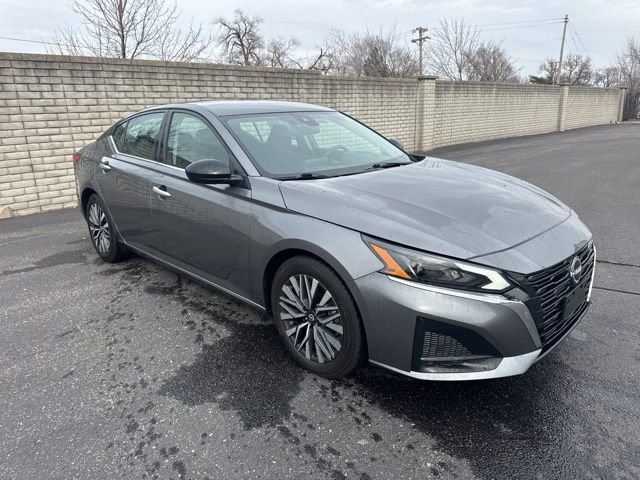 Used 2024 Nissan Altima 2.5 SV