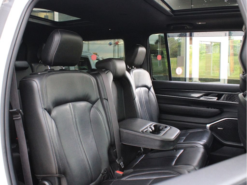 Used 2023 Jeep Wagoneer 4WD w/ Premium Group I image 26