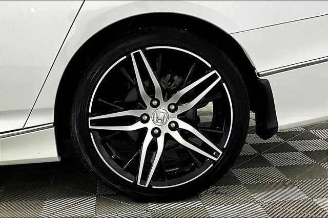 Used 2022 Honda Accord Touring image 8