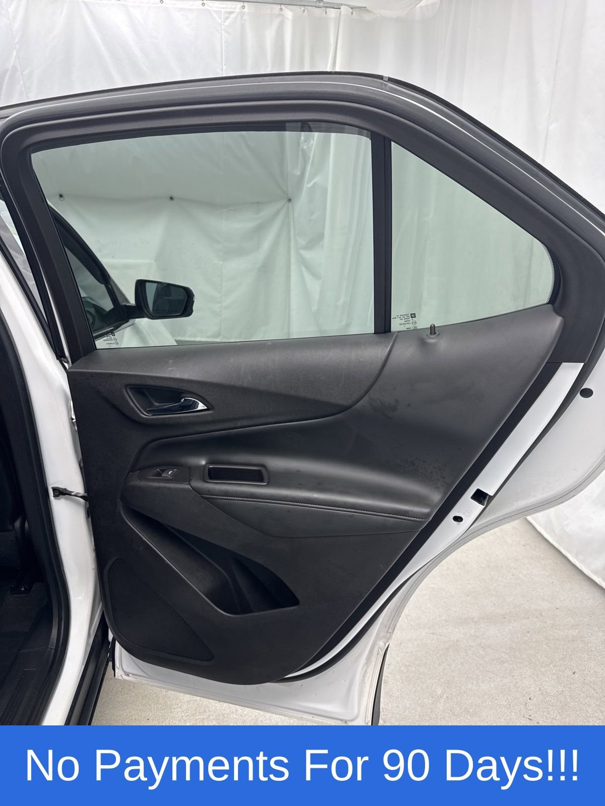 Used 2018 Chevrolet Equinox Premier FWD image 24