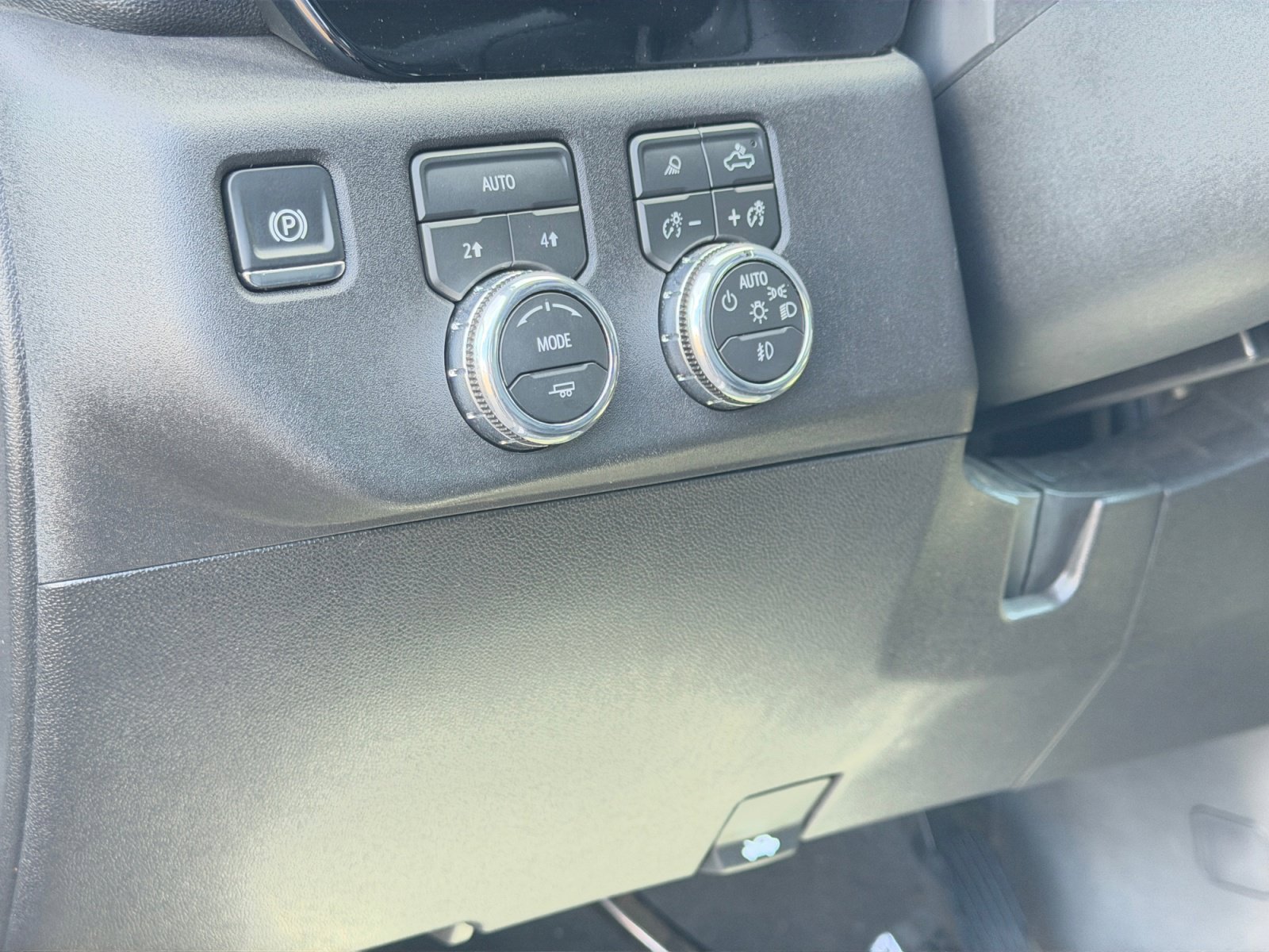 Used 2026 GMC Sierra 1500 SLT AWD/4WD image 25