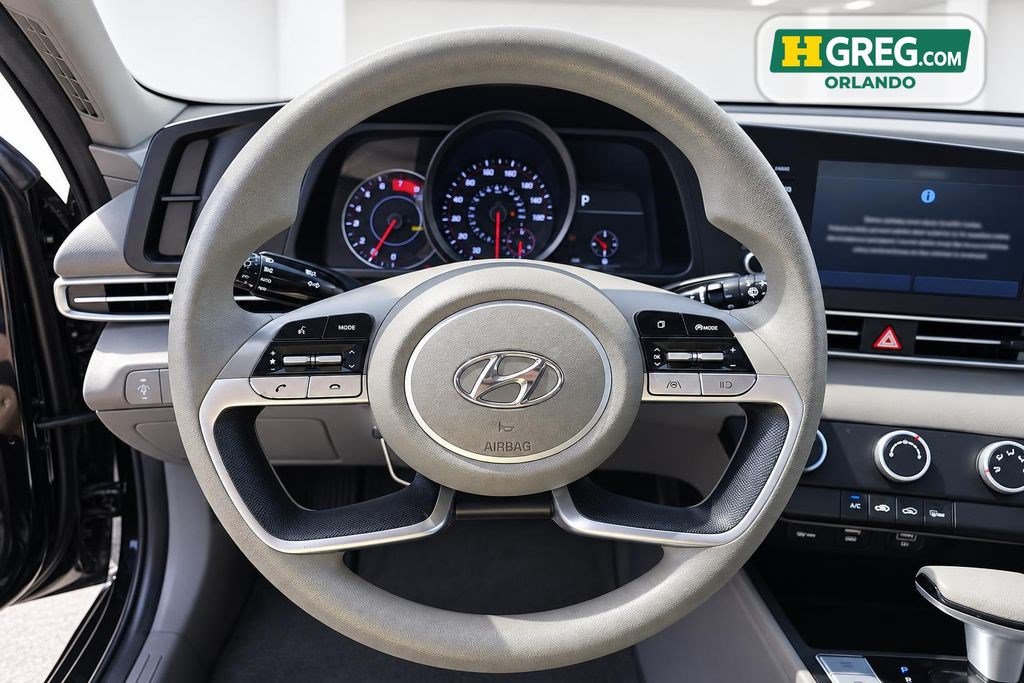 Used 2021 Hyundai Elantra SE FWD image 14
