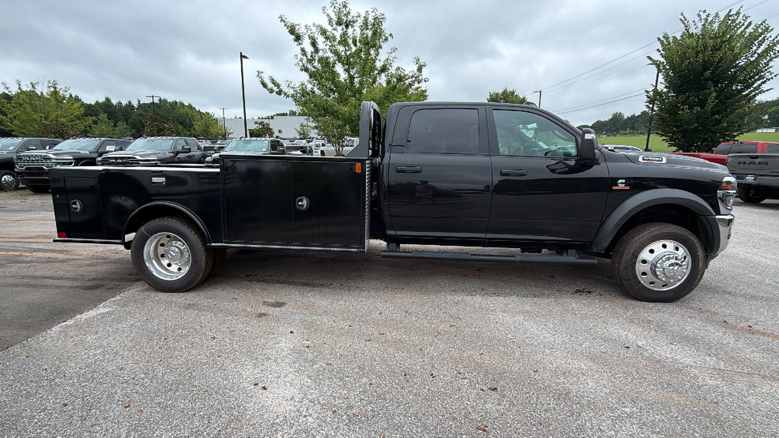 New 2025 RAM 5500 Tradesman w/ Safety Group AWD/4WD image 7