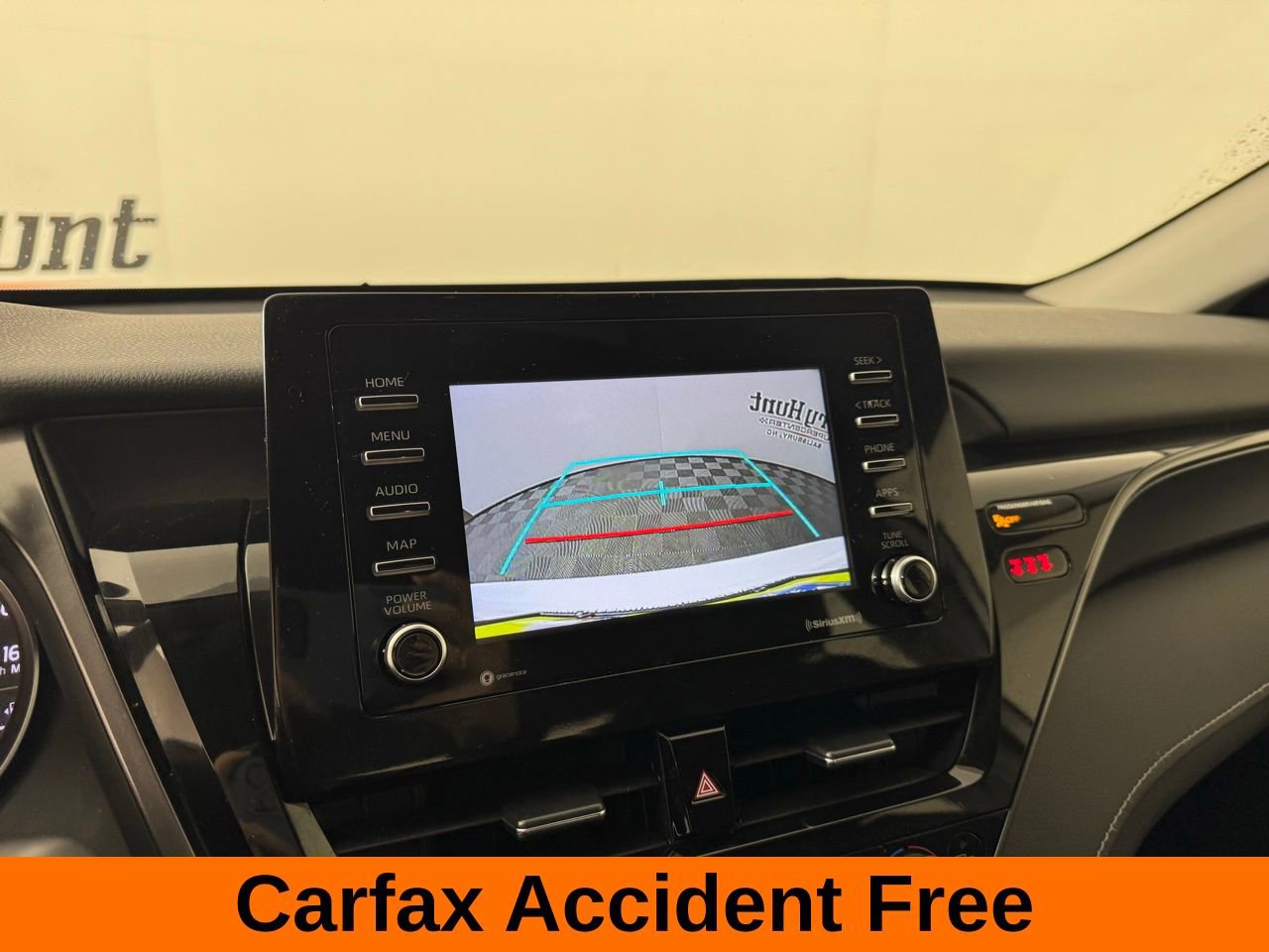 Used 2023 Toyota Camry SE image 3