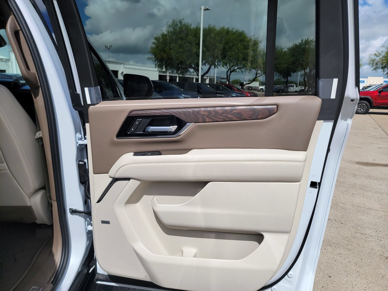 New 2026 GMC Yukon XL Denali w/ LPO, Floor Liner Package AWD/4WD image 12