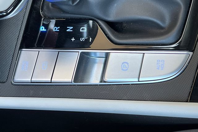 Used 2025 Hyundai Elantra Limited image 38