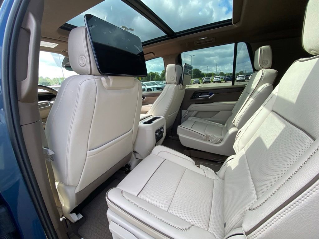 Used 2026 GMC Yukon Denali w/ Denali Reserve Package AWD/4WD image 23